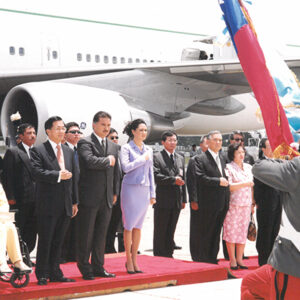 陳水扁總統於瓜地馬拉機場接受瓜國軍禮歡迎-陳水扁總統「民主外交、友誼之旅」活動照片-MOFA109179CF-2020-12-PH00055-001