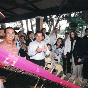 陳水扁總統於瓜地馬拉參觀旭日(Aurora)手工藝品心-陳水扁總統「民主外交、友誼之旅」活動照片-MOFA109179CF-2020-12-PH00055-009