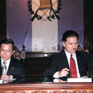 陳水扁總統於瓜地馬拉與瓜國總統波狄優簽署聯合公報暨舉行兩國元首記者會-陳水扁總統「民主外交、友誼之旅」活動照片-MOFA109179CF-2020-12-PH00055-058