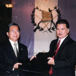 陳水扁總統於瓜地馬拉與瓜國總統波狄優簽署聯合公報暨舉行兩國元首記者會-陳水扁總統「民主外交、友誼之旅」活動照片-MOFA109179CF-2020-12-PH00055-059