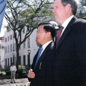 陳水扁總統於巴拿馬至巴京獨立廣場向巴國國父阿馬多銅像獻花-陳水扁總統「民主外交、友誼之旅」活動照片-MOFA109179CF-2020-12-PH00055-080