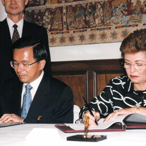 陳水扁總統於巴拿馬與莫絲柯索總統簽署中巴兩國聯合公報-陳水扁總統「民主外交、友誼之旅」活動照片-MOFA109179CF-2020-12-PH00055-083