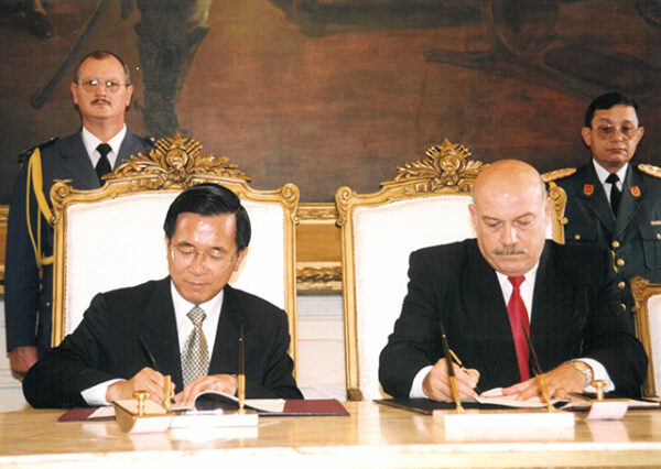 陳水扁總統於於巴拉圭與鞏薩雷斯總統簽署聯合公報-陳水扁總統「民主外交、友誼之旅」活動照片-MOFA109179CF-2020-12-PH00056-048