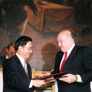 陳水扁總統於於巴拉圭與鞏薩雷斯總統簽署聯合公報-陳水扁總統「民主外交、友誼之旅」活動照片-MOFA109179CF-2020-12-PH00056-049