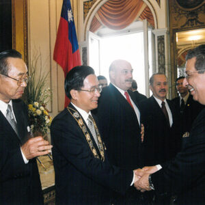 陳水扁總統於於巴拉圭與鞏薩雷斯總統簽署聯合公報並接受贈勳-陳水扁總統「民主外交、友誼之旅」活動照片-MOFA109179CF-2020-12-PH00056-053