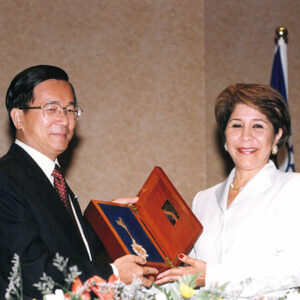 陳水扁總統於宏都拉斯接受宏國首都德古西加巴市長致贈市鑰-陳水扁總統「民主外交、友誼之旅」活動照片-MOFA109179CF-2020-12-PH00056-084