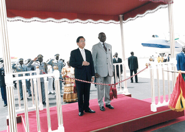 陳水扁總統於塞內加爾接受該國瓦德總統以軍禮歡迎-陳總統訪塞內加爾-MOFA109179CF-2020-12-PH00057-004