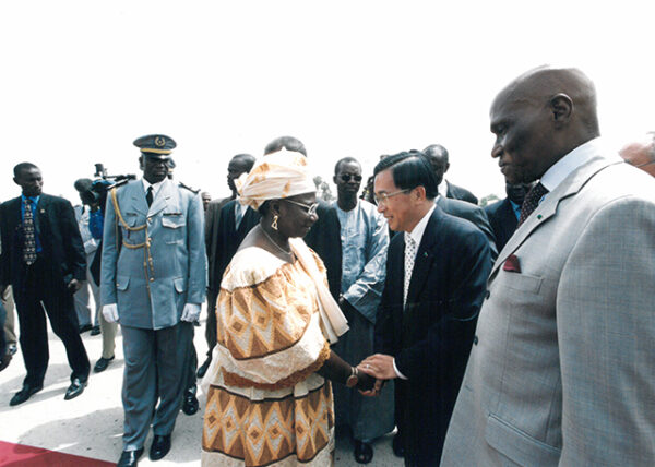 陳水扁總統於塞內加爾接受該國瓦德總統以軍禮歡迎-陳總統訪塞內加爾-MOFA109179CF-2020-12-PH00057-008