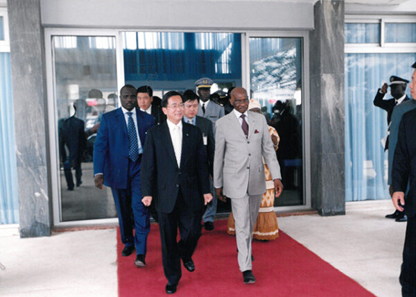 陳水扁總統於塞內加爾離機場赴美麗殿旅館-陳總統訪塞內加爾-MOFA109179CF-2020-12-PH00057-013
