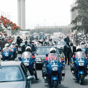 陳水扁總統於塞內加爾離機場赴美麗殿旅館受到當地民眾熱情歡迎-陳總統訪塞內加爾-MOFA109179CF-2020-12-PH00057-015