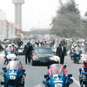 陳水扁總統於塞內加爾離機場赴美麗殿旅館受到當地民眾熱情歡迎-陳總統訪塞內加爾-MOFA109179CF-2020-12-PH00057-016