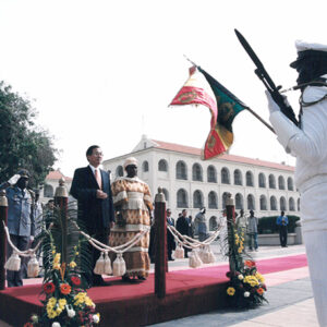 陳水扁總統於塞內加爾向賽國三軍陣亡將士紀念碑獻花-陳總統訪塞內加爾-MOFA109179CF-2020-12-PH00057-039