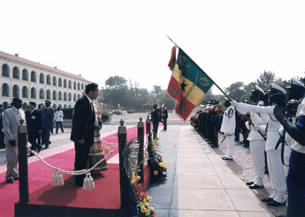 陳水扁總統於塞內加爾向賽國三軍陣亡將士紀念碑獻花-陳總統訪塞內加爾-MOFA109179CF-2020-12-PH00057-040