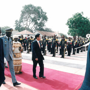 陳水扁總統於塞內加爾向賽國三軍陣亡將士紀念碑獻花-陳總統訪塞內加爾-MOFA109179CF-2020-12-PH00057-041