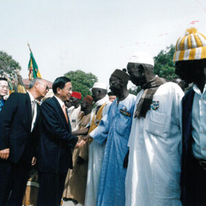 陳水扁總統於塞內加爾向賽國三軍陣亡將士紀念碑獻花-陳總統訪塞內加爾-MOFA109179CF-2020-12-PH00057-044