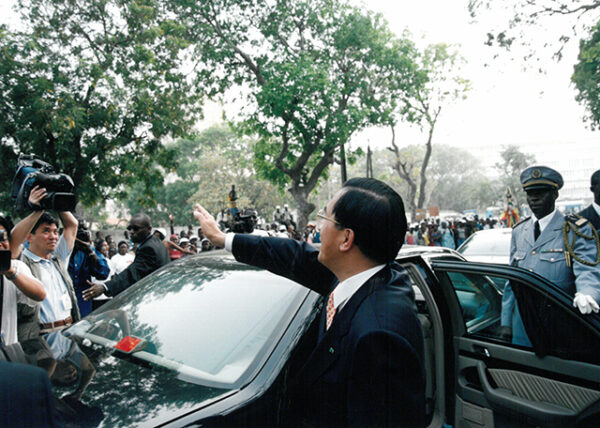 陳水扁總統於塞內加爾視察駐塞內加爾大使館-陳總統訪塞內加爾-MOFA109179CF-2020-12-PH00057-073