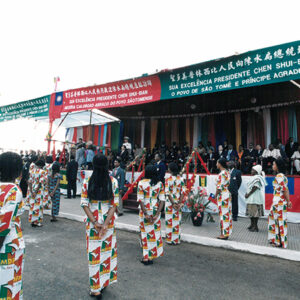 陳水扁總統於聖多美普林西比國際機場接受聖國梅尼士總統軍禮歡迎訪問團-陳總統訪聖多美普林西比-MOFA109179CF-2020-12-PH00058-014