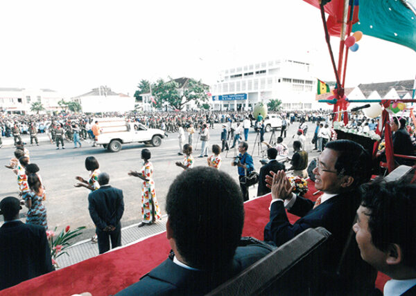 陳水扁總統於聖多美普林西比國際機場接受聖國梅尼士總統軍禮歡迎訪問團-陳總統訪聖多美普林西比-MOFA109179CF-2020-12-PH00058-021