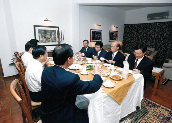 陳水扁總統於聖多美普林西比與隨行縣市首長共進早餐-陳總統訪聖多美普林西比-MOFA109179CF-2020-12-PH00058-041