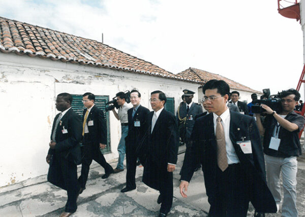 陳水扁總統於聖多美普林西比參觀古城-陳總統訪聖多美普林西比-MOFA109179CF-2020-12-PH00058-051