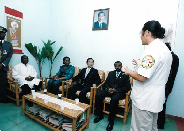 陳水扁總統於聖多美普林西比視察駐聖醫療門診中心-陳總統訪聖多美普林西比-MOFA109179CF-2020-12-PH00058-064