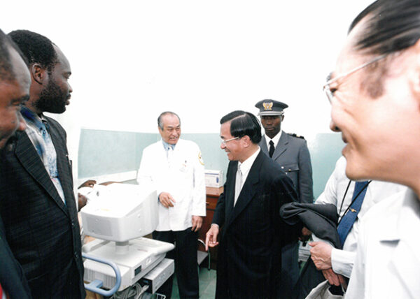 陳水扁總統於聖多美普林西比視察駐聖醫療門診中心-陳總統訪聖多美普林西比-MOFA109179CF-2020-12-PH00058-072