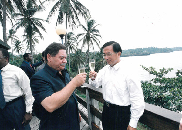 陳水扁總統於聖多美普林西比梅尼士總統以便餐款待-陳總統訪聖多美普林西比-MOFA109179CF-2020-12-PH00058-094