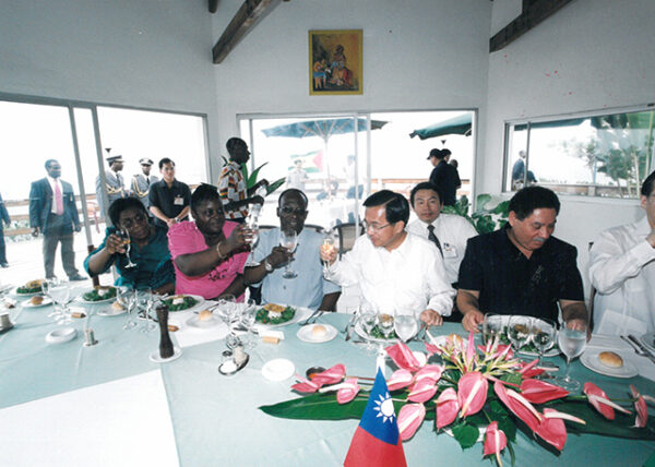 陳水扁總統於聖多美普林西比梅尼士總統以便餐款待-陳總統訪聖多美普林西比-MOFA109179CF-2020-12-PH00058-096