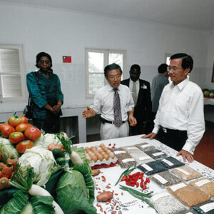 陳水扁總統於聖多美普林西比視察技術團養雞場-陳總統訪聖多美普林西比-MOFA109179CF-2020-12-PH00058-099