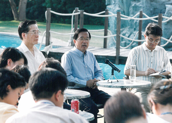 陳水扁總統於聖多美普林西比與國內隨行記者茶敘-陳總統訪聖多美普林西比-MOFA109179CF-2020-12-PH00058-116