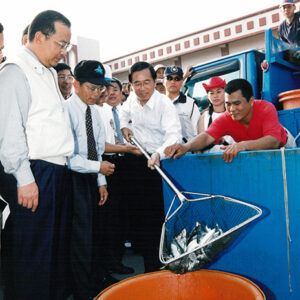 陳水扁總統於高雄彌陀參加2002高雄縣海洋文化節活動-陳水扁總統活動照片-MOFA109179CF-2020-12-PH00080-002