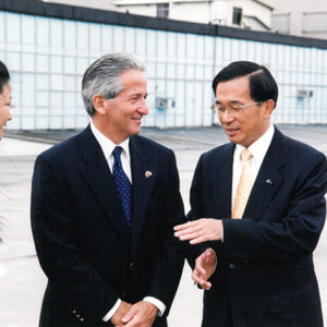 陳水扁總統於南投縣陪同宏都拉斯共和國總統馬度洛參觀台灣手工藝研究所-陳水扁總統活動照片-MOFA109179CF-2020-12-PH00080-050