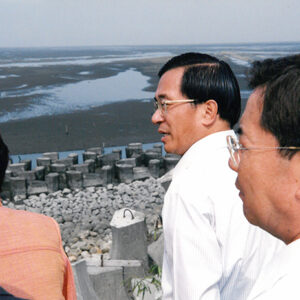 陳水扁總統於彰化芳苑聽取王功漁港規畫簡報-陳水扁總統活動照片-MOFA109179CF-2020-12-PH00080-130