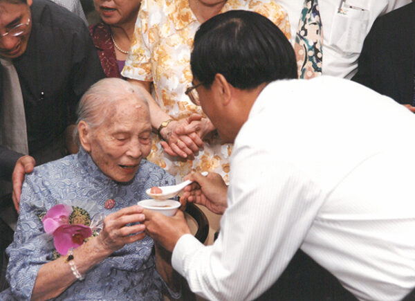陳水扁總統於台中拜訪百歲人瑞呂蕭嬌女士-陳水扁總統活動照片-MOFA109179CF-2020-12-PH00080-131