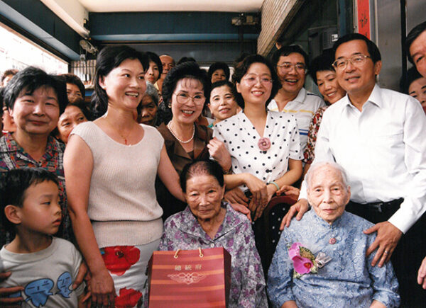 陳水扁總統於台中拜訪百歲人瑞呂蕭嬌女士-陳水扁總統活動照片-MOFA109179CF-2020-12-PH00080-133