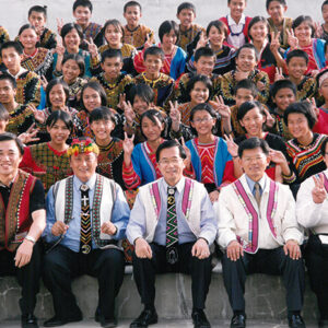 陳水扁總統於高雄視察三民鄉原住民文物館新建工程-陳水扁總統活動照片-MOFA109179CF-2020-12-PH00081-049