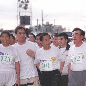 陳水扁總統於花蓮太魯閣參加二00二太魯閣中華汽車盃國際馬拉松活動-陳水扁總統活動照片-MOFA109179CF-2020-12-PH00081-077