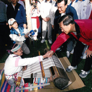 陳水扁總統於花蓮太魯閣參加二00二太魯閣中華汽車盃國際馬拉松活動-陳水扁總統活動照片-MOFA109179CF-2020-12-PH00081-084