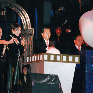 陳水扁總統於總統府前廣場參加創世紀跨年晚會-陳水扁總統活動照片-MOFA109179CF-2020-12-PH00082-027