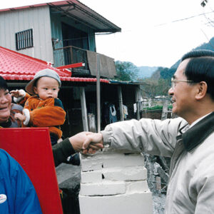 陳水扁總統赴台中縣訪視和平鄉松鶴部落自力造屋暨生活情形-陳水扁總統活動照片-MOFA109179CF-2020-12-PH00082-065