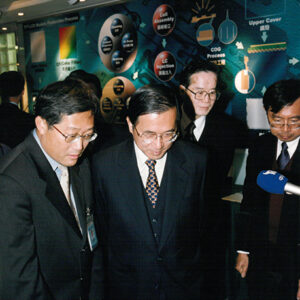 陳水扁總統赴桃園參訪友達資訊成品展示-陳水扁總統活動照片-MOFA109179CF-2020-12-PH00082-072