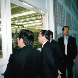 陳水扁總統赴桃園龍潭參觀宏碁集團友達光電公司生產線-陳水扁總統活動照片-MOFA109179CF-2020-12-PH00082-077