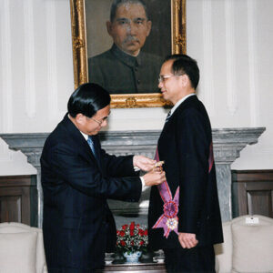陳水扁總統於總統府授勳總統府游秘書長錫堃-陳水扁總統活動照片-MOFA109179CF-2020-12-PH00082-082