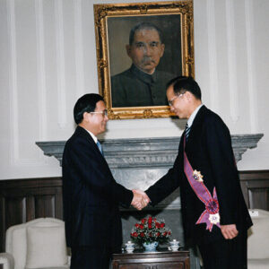 陳水扁總統於總統府授勳總統府游秘書長錫堃-陳水扁總統活動照片-MOFA109179CF-2020-12-PH00082-083