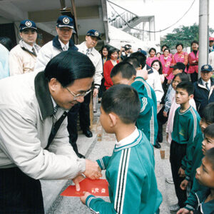 陳水扁總統訪視南投育幼院並致贈紅包-陳水扁總統活動照片-MOFA109179CF-2020-12-PH00082-104
