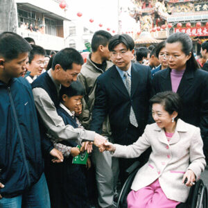 陳水扁總統夫人返台南官田至惠安宮參拜與沿途民眾親切握手致意-陳水扁總統活動照片-MOFA109179CF-2020-12-PH00082-148