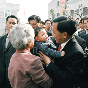 陳水扁總統返台南官田至惠安宮參拜與沿途民眾親切問候-陳水扁總統活動照片-MOFA109179CF-2020-12-PH00082-150