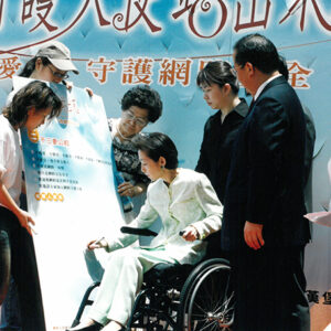 陳總統夫人吳淑珍女士於新光三越廣場參加「終止網路色情」義賣活動-陳水扁總統活動照片-MOFA109179CF-2020-12-PH00083-031