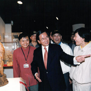 陳水扁總統於苗栗縣出席苗栗三義木雕藝術節開幕活動-陳水扁總統活動照片-MOFA109179CF-2020-12-PH00083-035