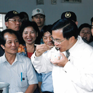 陳水扁總統於新竹橫山聽取內灣民俗館簡報-陳水扁總統活動照片-MOFA109179CF-2020-12-PH00083-043